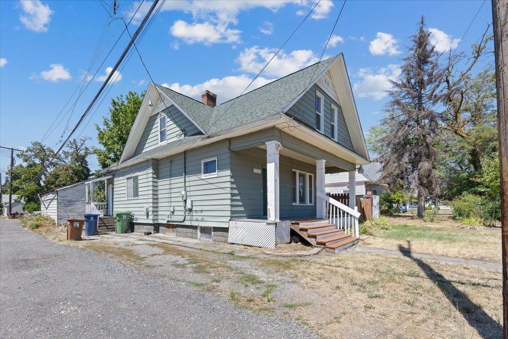 Photo of 1919 N Standard St, Spokane, WA 99207 (MLS # 202525576)