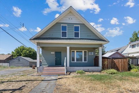 Photo of 1919 N Standard St, Spokane, WA 99207 (MLS # 202525576)