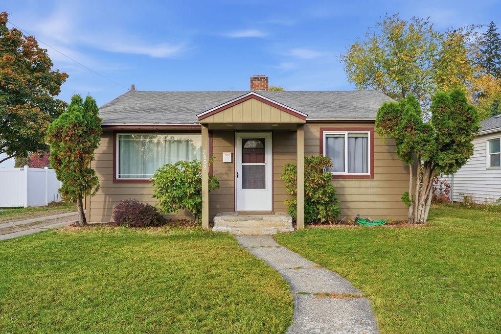 Photo of 5609 N COCHRAN St, Spokane, WA 99205 (MLS # 202625616)