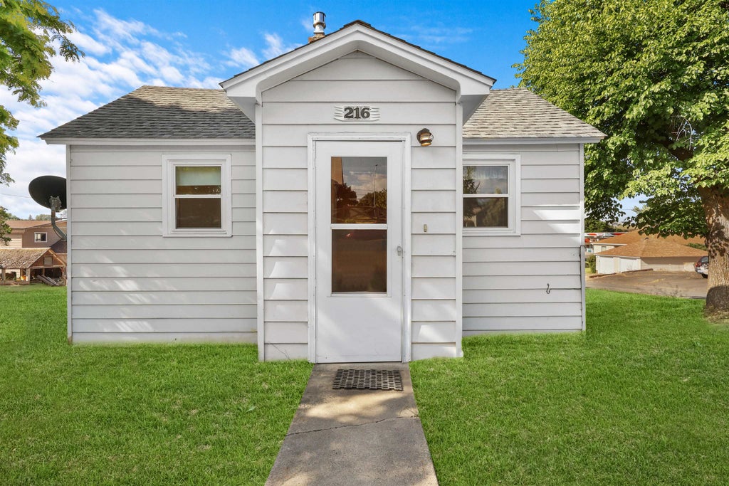 Photo of 216 W Cole Ave, Wilbur, WA 99185 (MLS # 202619877)