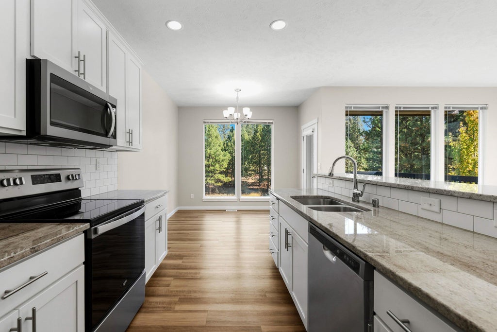 Photo of 2905 S Custer Ln, Spokane, WA 99223 (MLS # 202625995)