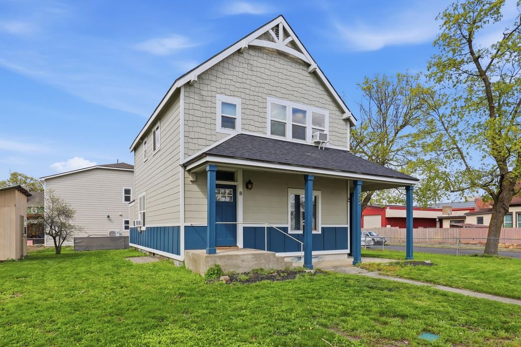 Photo of 1202 W Sinto Ave, Spokane, WA 99201 (MLS # 202615844)