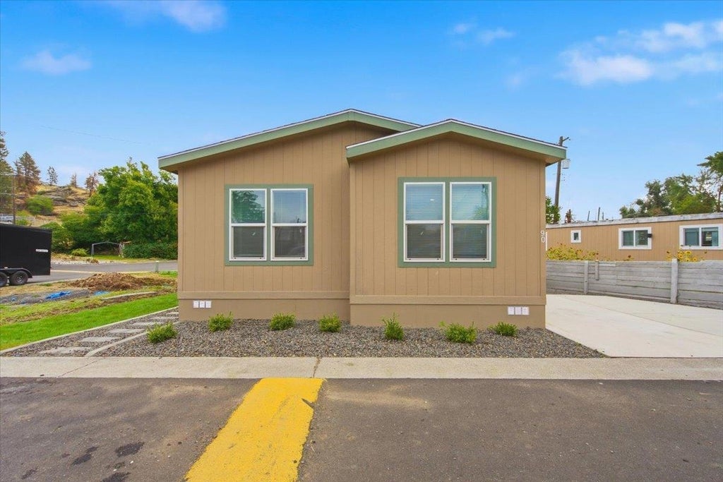 Photo of 11920 E Mansfield Ave, Spokane Valley, WA 99206 (MLS # 202624370)