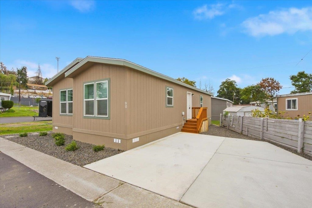 Photo of 11920 E Mansfield Ave, Spokane Valley, WA 99206 (MLS # 202624370)