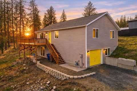 Photo of 1919 W 27th Ave, Spokane, WA 99204 (MLS # 202612204)