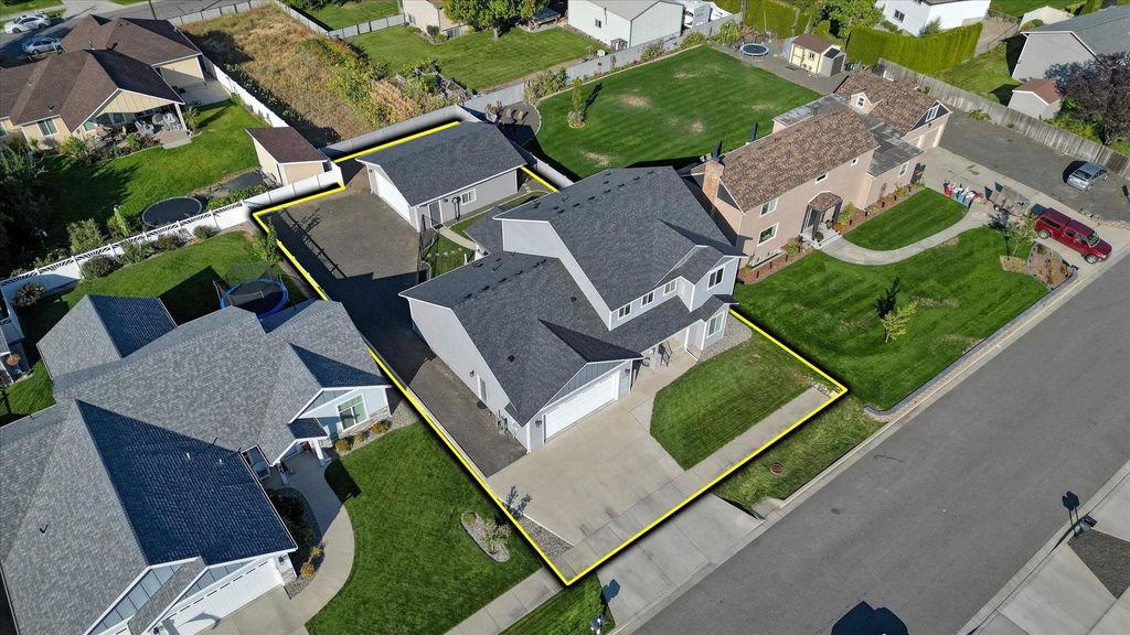 Photo of 12611 E 13TH Ave, Spokane Valley, WA 99216 (MLS # 202525567)