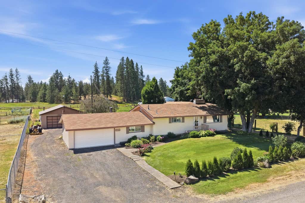 Photo of 6225 W 48th Ave, Spokane, WA 99224 (MLS # 202622194)
