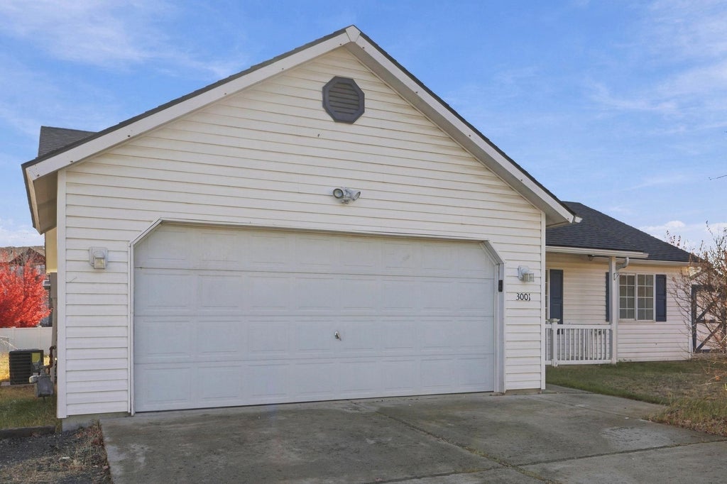 Photo of 3001 Silverthorn Ln, Cheney, WA 99004 (MLS # 202626214)