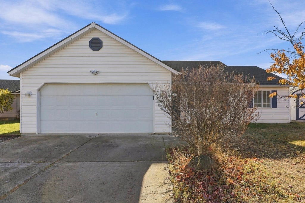 Photo of 3001 Silverthorn Ln, Cheney, WA 99004 (MLS # 202626214)