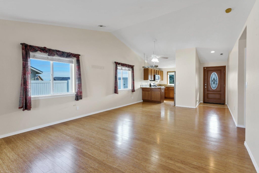 Photo of 12422 W Pacific Ct, Airway Heights, WA 99001 (MLS # 202625905)
