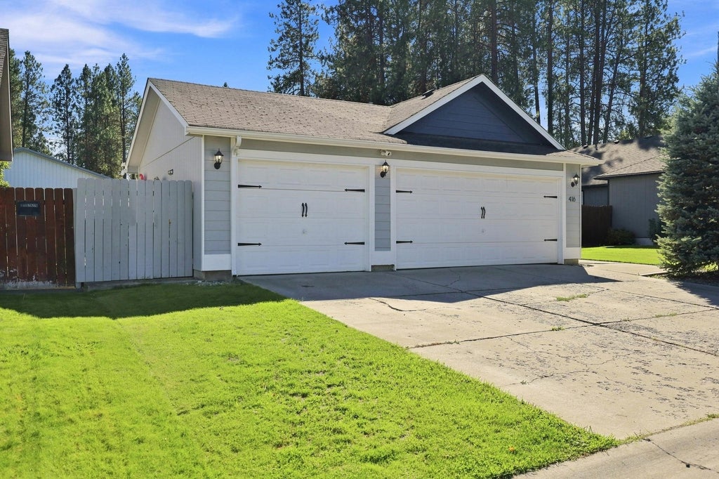Photo of 416 E Blackhawk Dr, Spokane, WA 99208 (MLS # 202623704)