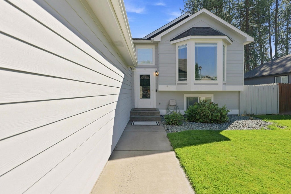 Photo of 416 E Blackhawk Dr, Spokane, WA 99208 (MLS # 202623704)