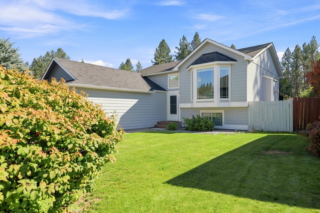 Photo of 416 E Blackhawk Dr, Spokane, WA 99208 (MLS # 202623704)