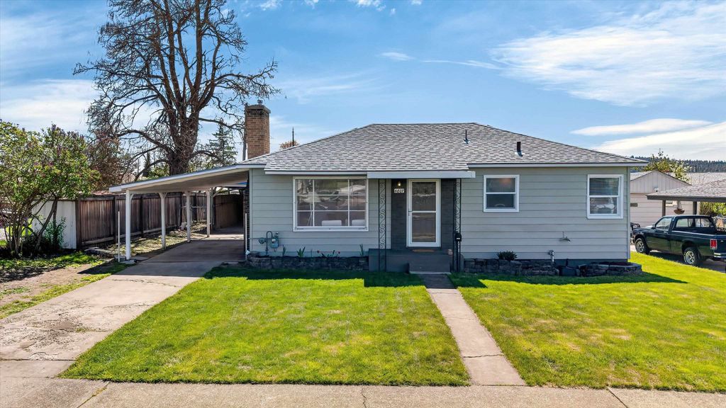 Photo of 4807 W Hoffman Pl, Spokane, WA 99205 (MLS # 202616340)