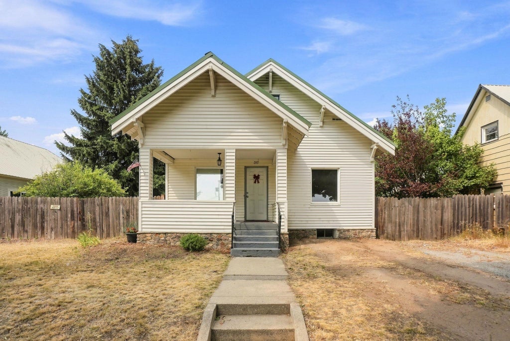 Photo of 317 S Spokane Ave, Newport, WA 99156 (MLS # 202622822)