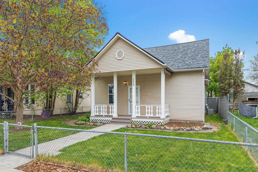 Photo of 2603 W Mallon Ave, Spokane, WA 99201 (MLS # 202616243)