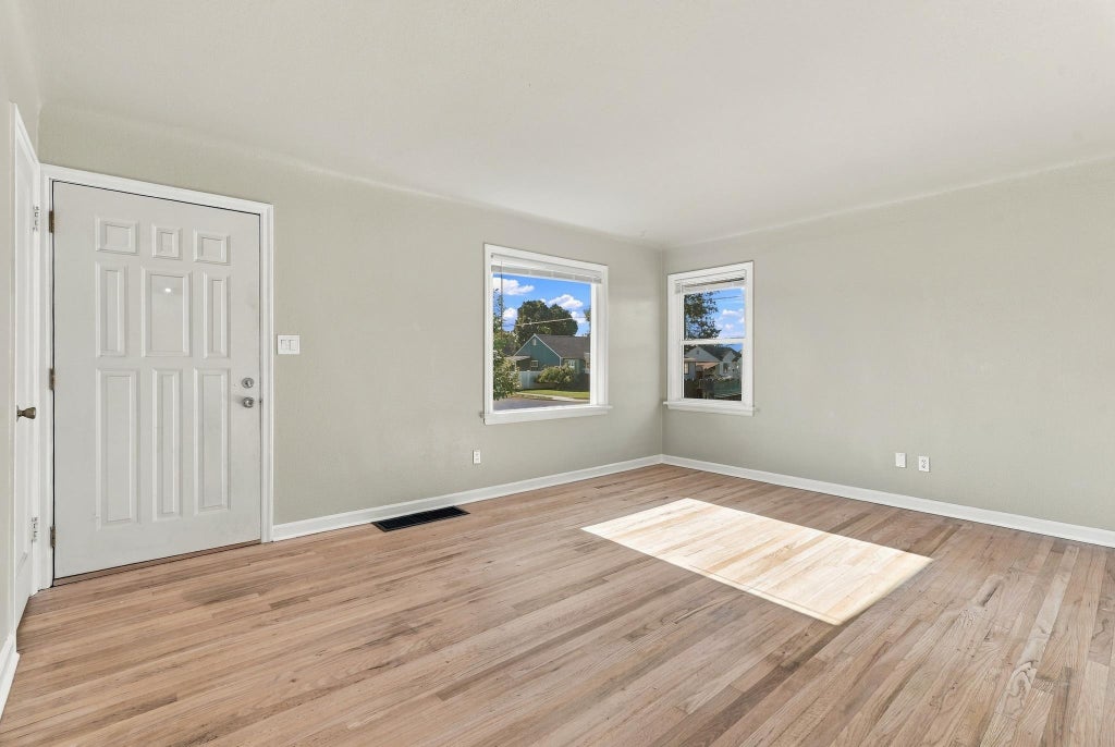 Photo of 1503 E Glass Ave, Spokane, WA 99207 (MLS # 202625720)