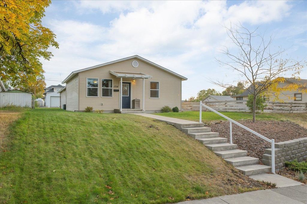 Photo of 1718 E SINTO Ave, Spokane, WA 99202 (MLS # 202616164)
