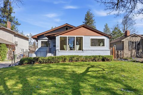 Photo of 2923 S Manito Blvd, Spokane, WA 99203 (MLS # 202614313)