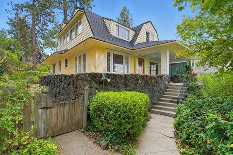 Photo of 845 W Cliff Dr, Spokane, WA 99204 (MLS # 202525899)