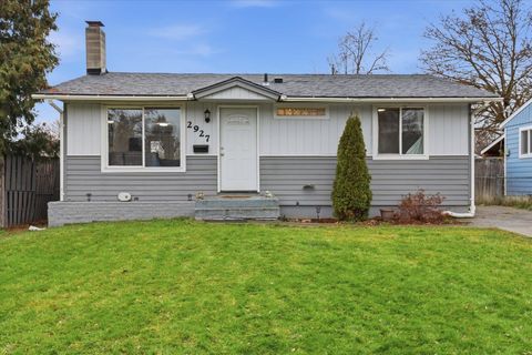 Photo of 2927 N Smith St, Spokane, WA 99207 (MLS # 202527742)