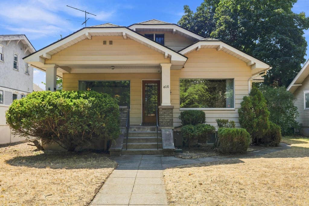 Photo of 408 E Baldwin Ave, Spokane, WA 99207 (MLS # 202622977)