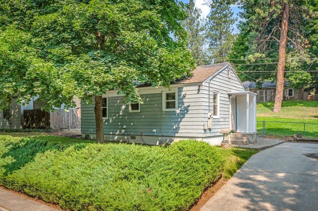 Photo of 3320 W Woodland Blvd, Spokane, WA 99224 (MLS # 202622328)