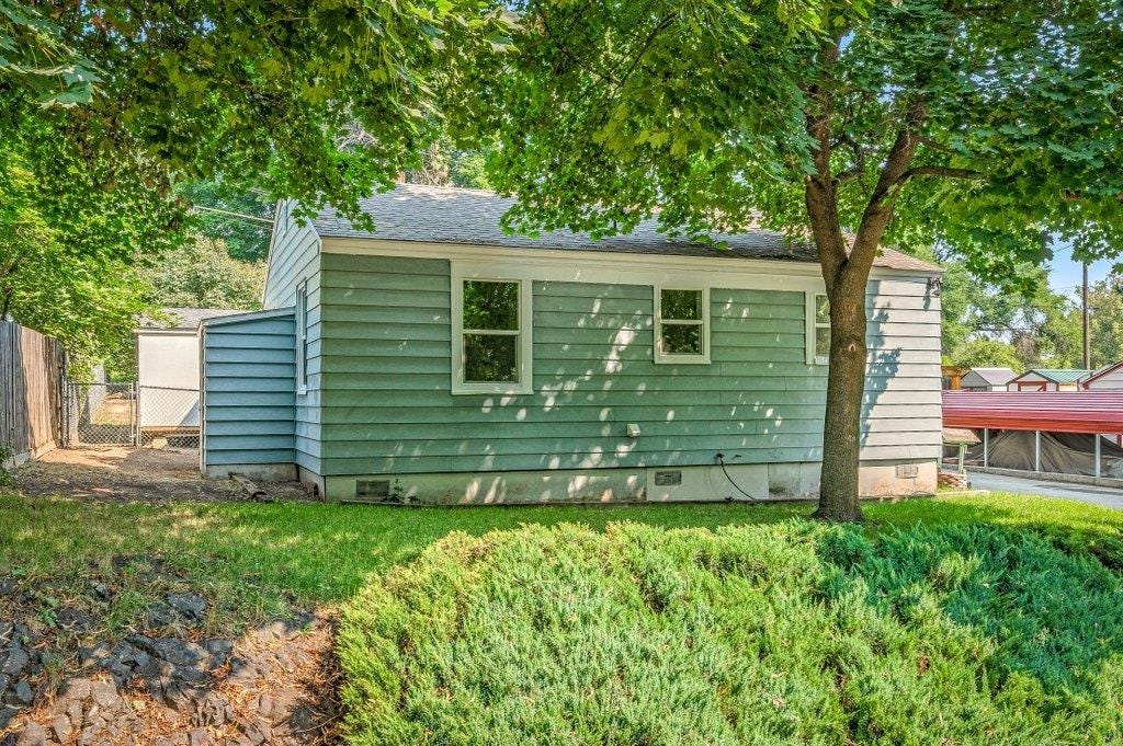Photo of 3320 W Woodland Blvd, Spokane, WA 99224 (MLS # 202622328)