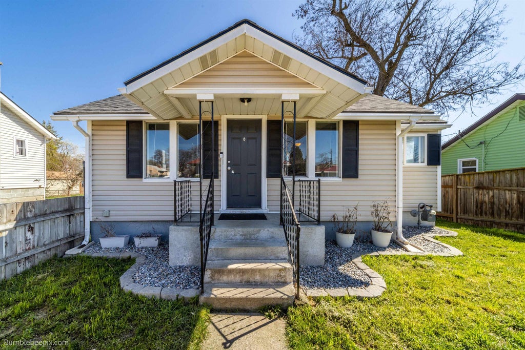 Photo of 4718 N MAGNOLIA St, Spokane, WA 99207 (MLS # 202626077)