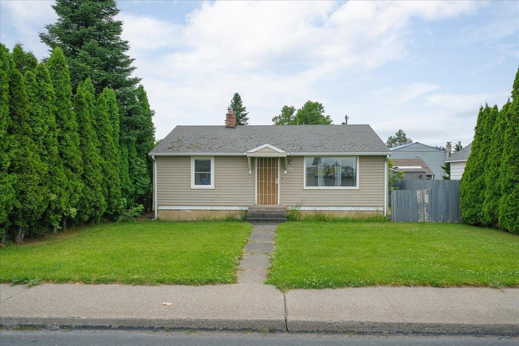 Photo of 1720 E Francis Ave, Spokane, WA 99208 (MLS # 202620281)