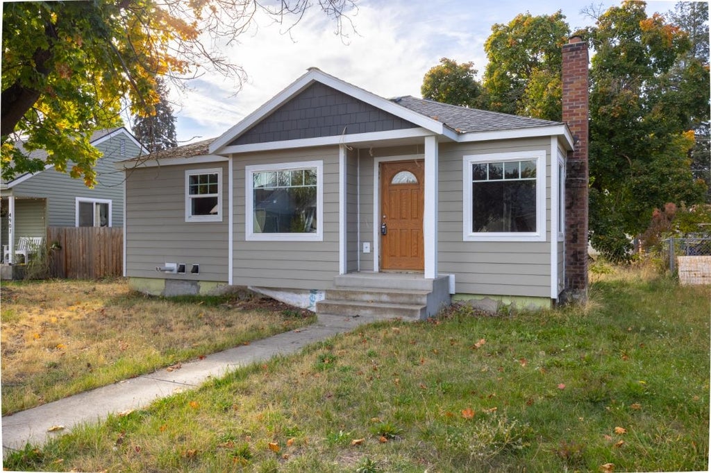 Photo of 4915 N Lincoln St, Spokane, WA 99205 (MLS # 202625478)