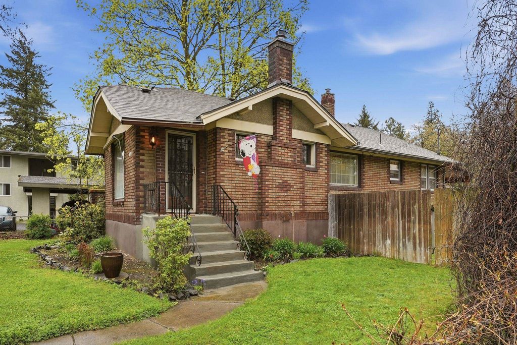 Photo of 2423 S Grand Blvd, Spokane, WA 99203 (MLS # 202616135)