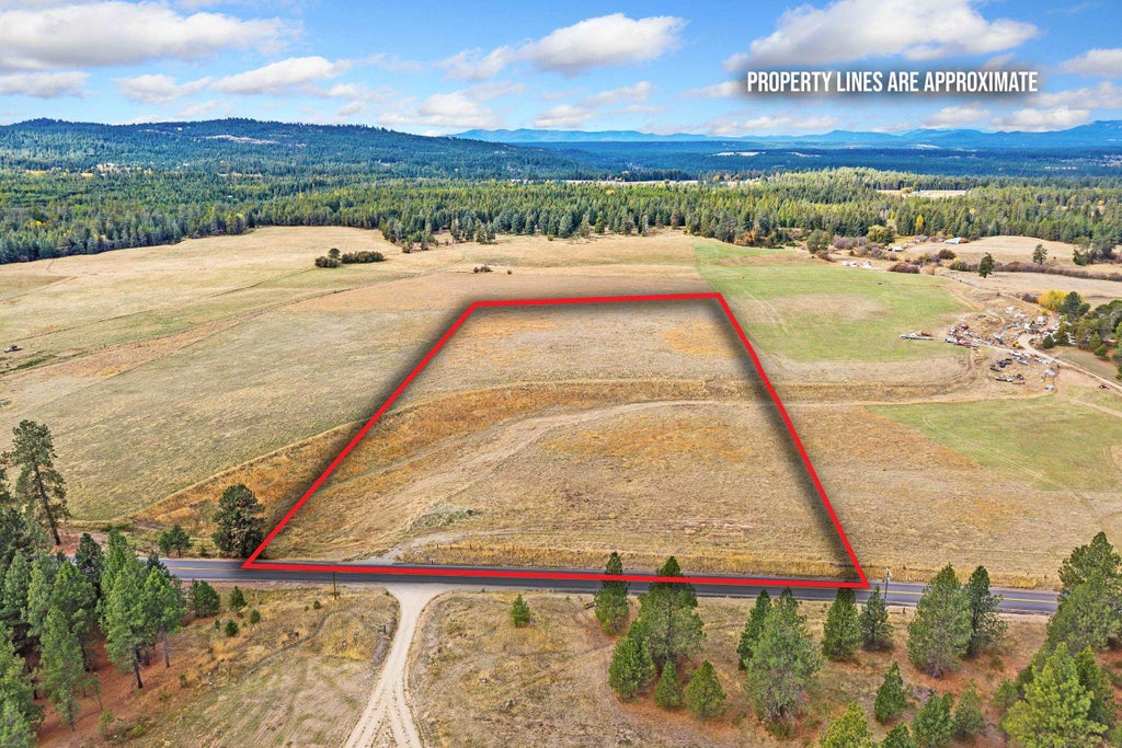 Photo of 36277 E Elk Chattaroy Rd, Elk, WA 99009 (MLS # 202625683)