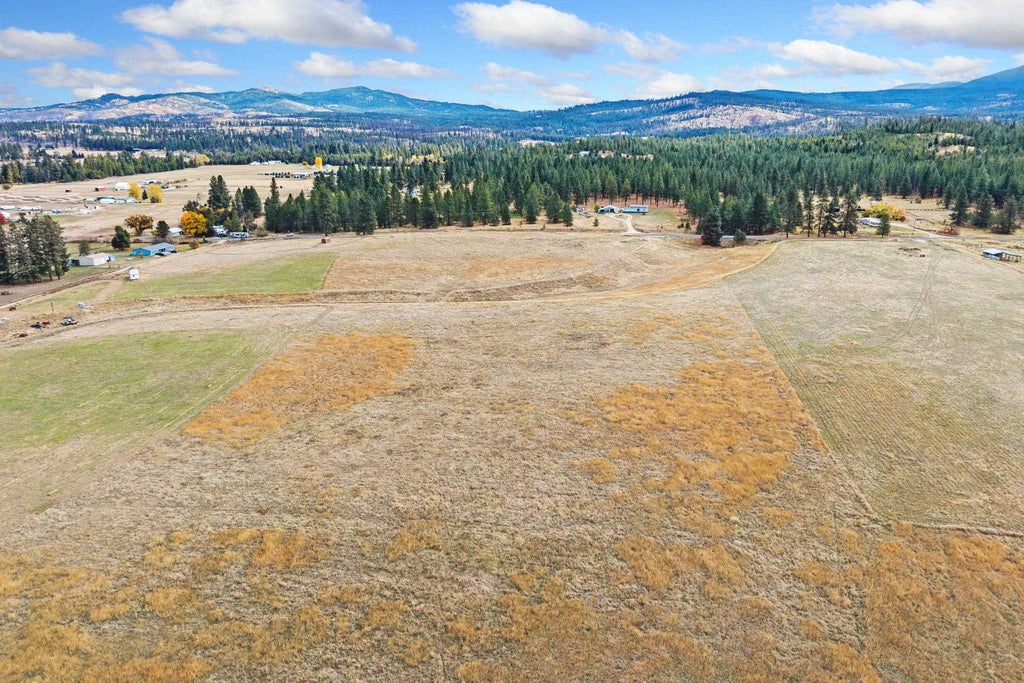 Photo of 36277 E Elk Chattaroy Rd, Elk, WA 99009 (MLS # 202625683)