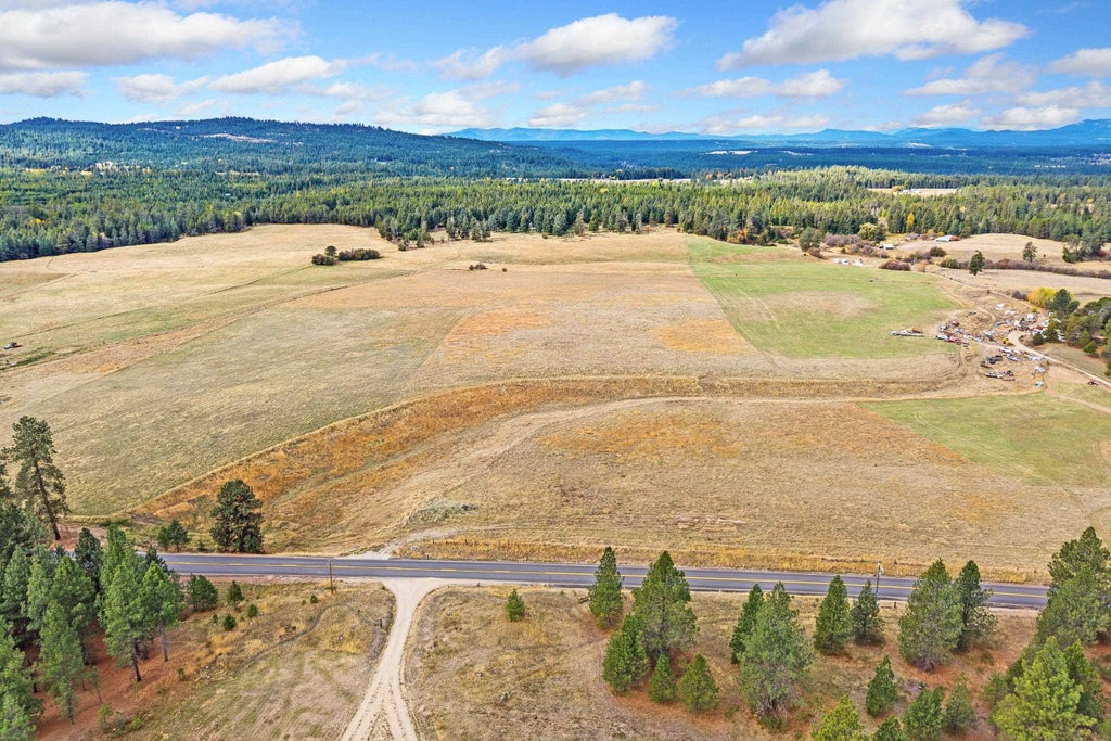 Photo of 36277 E Elk Chattaroy Rd, Elk, WA 99009 (MLS # 202625683)