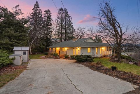 Photo of 11116 E Fruit Hill Rd, Spokane, WA 99206 (MLS # 202614339)