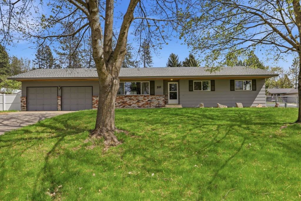 Photo of 311 S ARCADIA Ave, Deer Park, WA 99006 (MLS # 202616589)