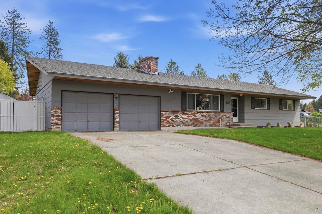 Photo of 311 S ARCADIA Ave, Deer Park, WA 99006 (MLS # 202616589)