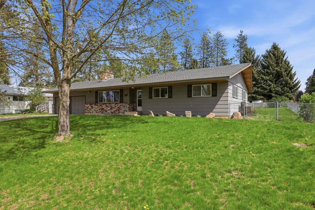 Photo of 311 S ARCADIA Ave, Deer Park, WA 99006 (MLS # 202616589)