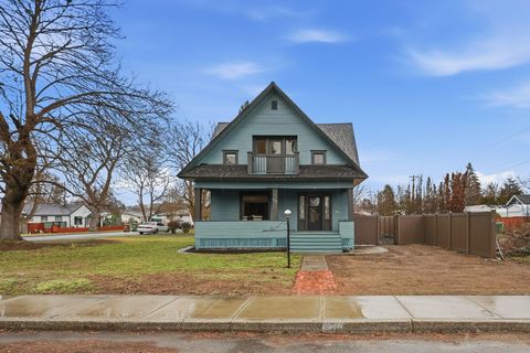 Photo of 828 W Nebraska Ave, Spokane, WA 99205 (MLS # 202613401)