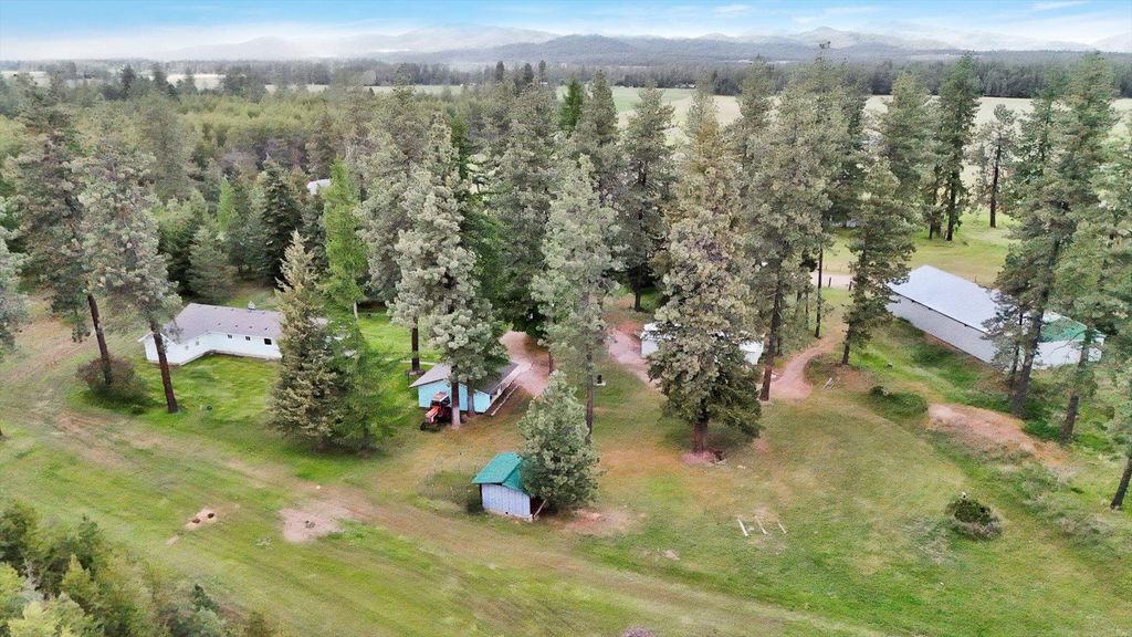 Photo of 2111 W Mason Rd, Deer Park, WA 99006 (MLS # 202614461)