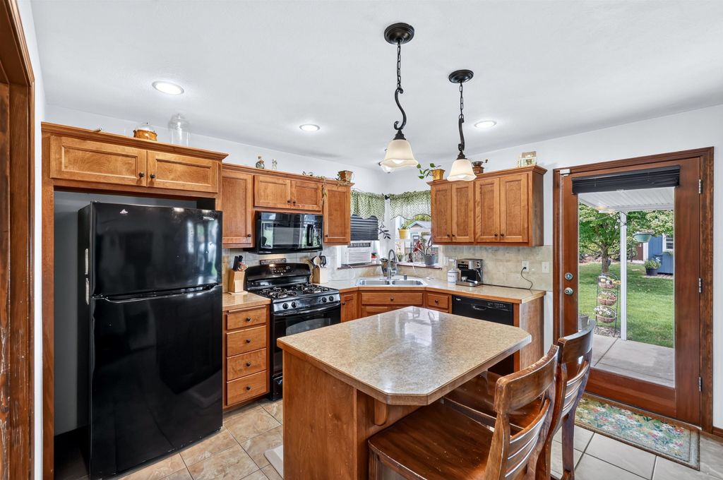 Photo of 607 N High Desert Dr, Deer Park, WA 99006 (MLS # 202620130)