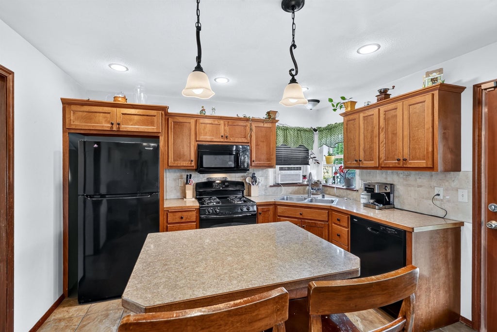 Photo of 607 N High Desert Dr, Deer Park, WA 99006 (MLS # 202620130)