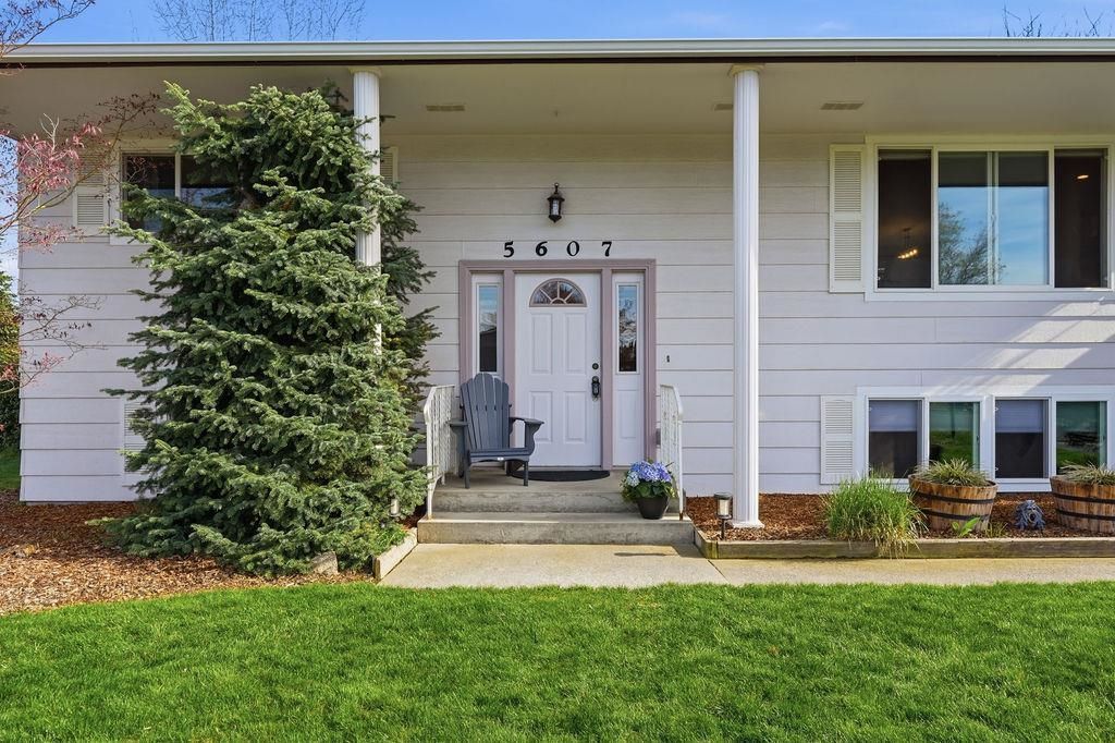 Photo of 5607 W Comanche Dr, Spokane, WA 99208 (MLS # 202615740)