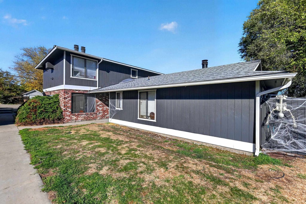 Photo of 6119-6123 N Addison St, Spokane, WA 99208 (MLS # 202625759)