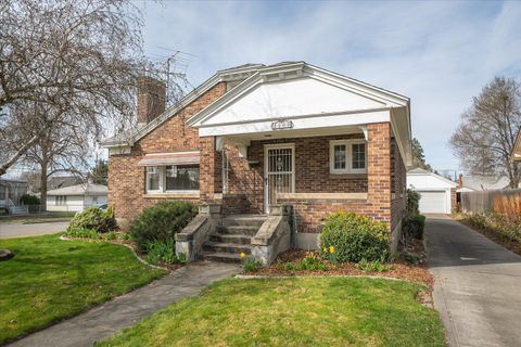 Photo of 2501 N HOWARD St, Spokane, WA 99205 (MLS # 202614754)