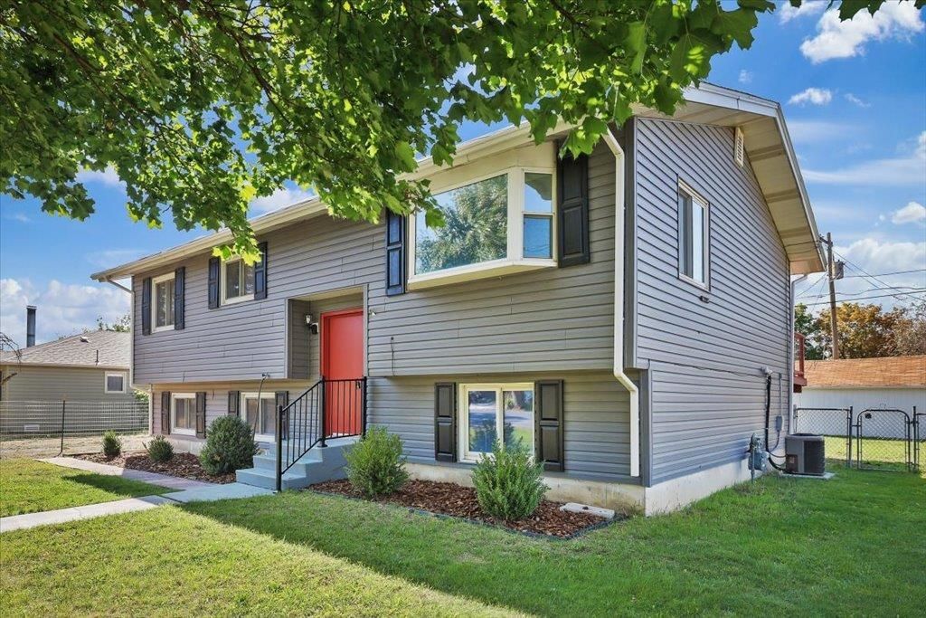 Photo of 1008 S BEEMAN St, Airway Heights, WA 99001 (MLS # 202527495)