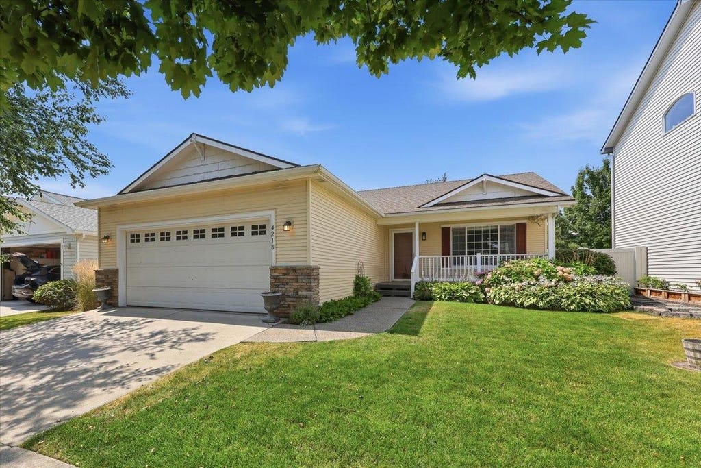 Photo of 4218 S Stonington Ln, Spokane, WA 99223 (MLS # 202622138)