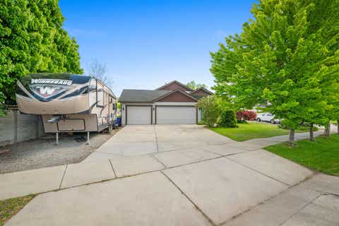 Photo of 14716 E Crown Ave, Spokane Valley, WA 99216 (MLS # 202621991)