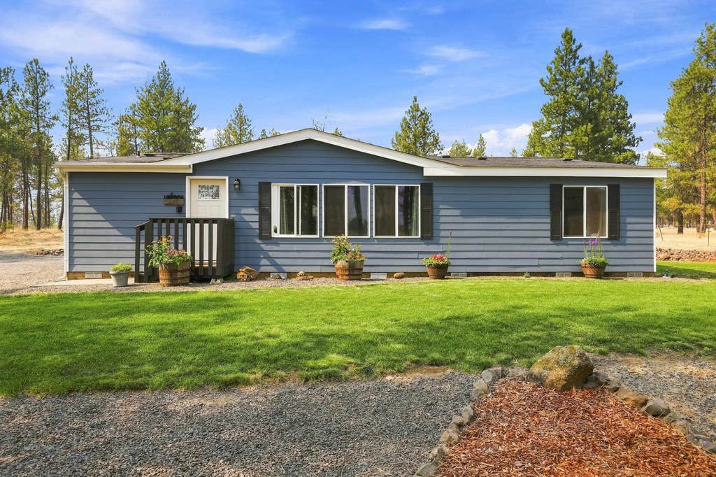 Photo of 29412 W Cornwall Rd, Edwall, WA 99008 (MLS # 202622202)
